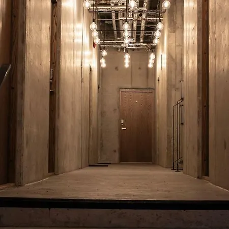 Modern Loft Close To The City Center 아파트 *